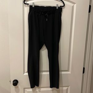 Lululemon on the fly black pants